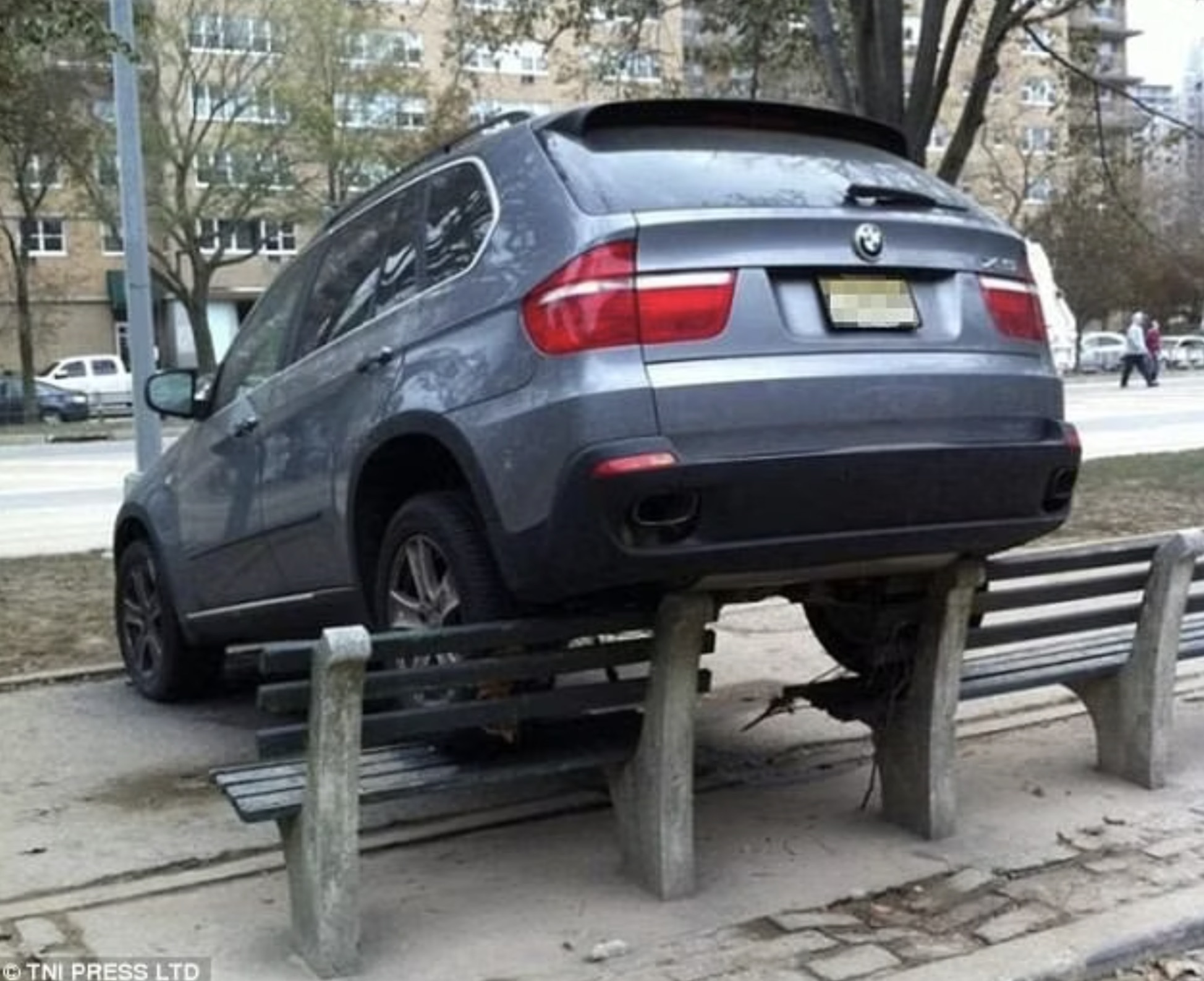 crazy parked car - Tni Press Ltd